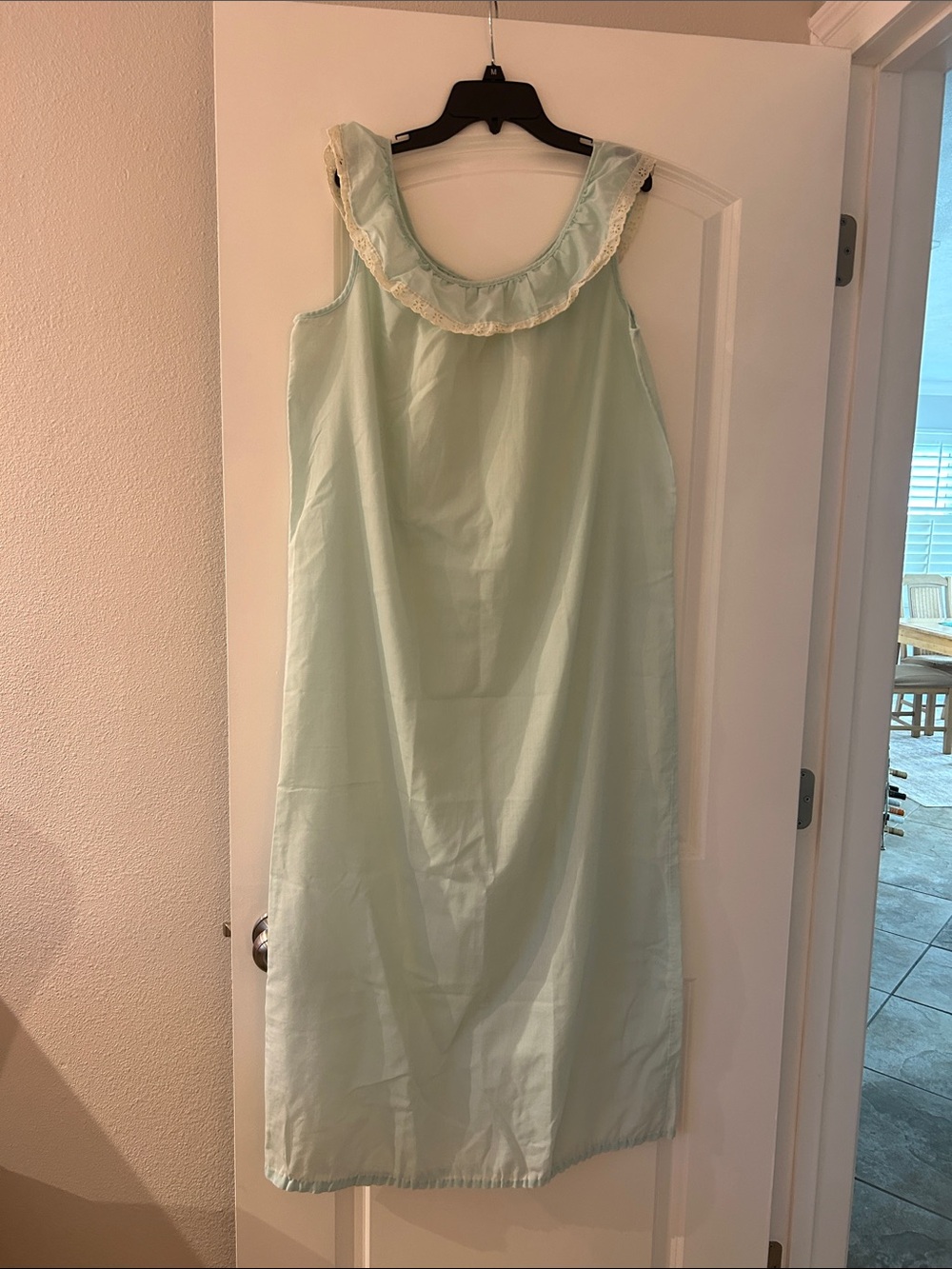 Sleeveless Nightgown with Ruffle Collar in Light Mint